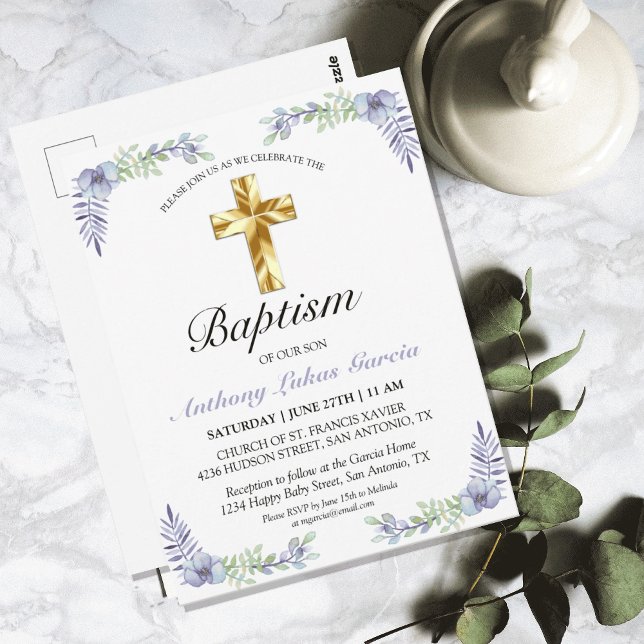 Postale Elégant Lavender Gold Cross Baby Baptism Carte Pos (PRETTY PURPLE FLORAL GOLD CROSS BAPTISM INVITATION POSTCARD)