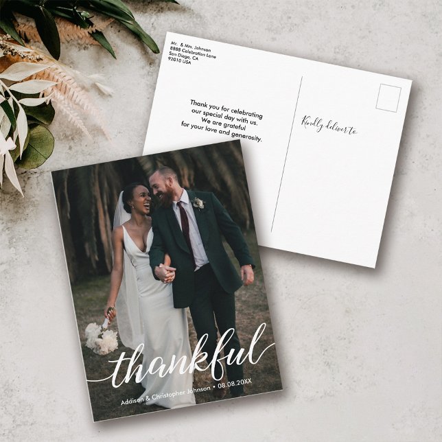 Postale Faire-part Carte de remerciement de mariage personnalisée ave (Modern thankful script wedding photo postcard)