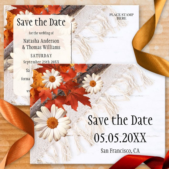 Postale Faire-part Carte de rendez-vous de style bohème chic automne (Save the Date postcard featuring colorful autumn leaves with daisy flowers on lace and rustic ivory)