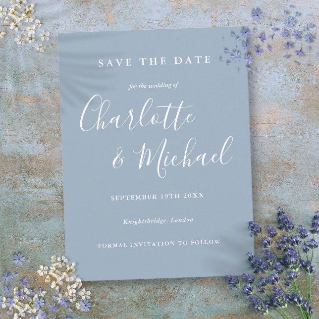 Postale Script Dusty Blue Wedding Enregistrer la carte Dat (Script Dusty Blue Wedding Save the Date Card)