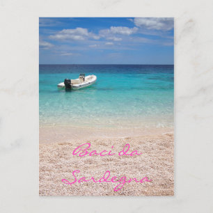 Postale Speedboat dans la mer bleue en Sardaigne carte pos