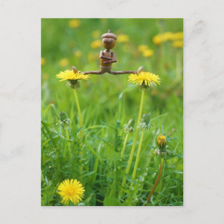 Postale Un elfe de maïs sur les pandelions sur la carte po