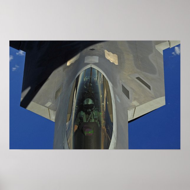 Poster A F-22 Raptor receives fuel from a KC-135 (Devant)