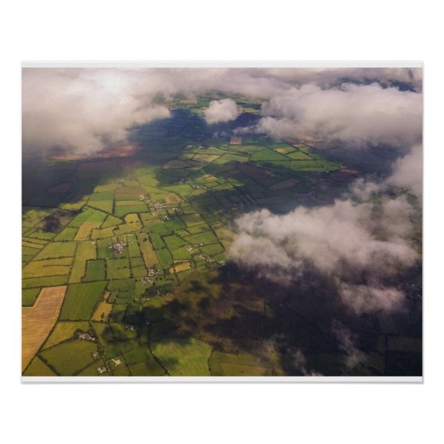 Poster Aerial Patchwork of Irish Farmland and Clouds (Devant)