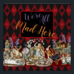 Poster Alice au pays des merveilles Mad Cheshire Chat<br><div class="desc">Ce nouveau design coloré est basé sur des dessins classiques d'Alice au pays des merveilles,  datant des années 1800,  montrant la fête du thé fou avec Alice,  le Chapeau Mad,  le Cheshire Cat,  le Lapin Blanc ainsi qu'une variété de personnages. De Alice au pays des merveilles par Lewis Carroll.</div>