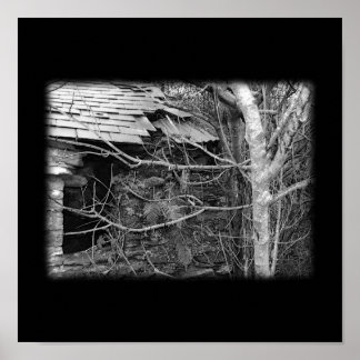 Poster Ancien gîte et arbre. Noir et blanc.