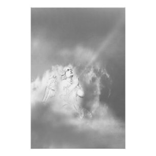 Poster  Ange noir blanc gris dans les nuages priant