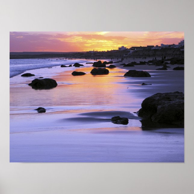Poster Argentine, Las Grutas. La plage au coucher du sole (Devant)