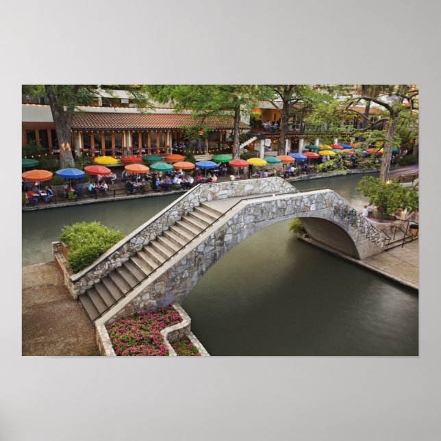 Poster Café extérieur le long de River Walk et pont sur 2 (Devant)
