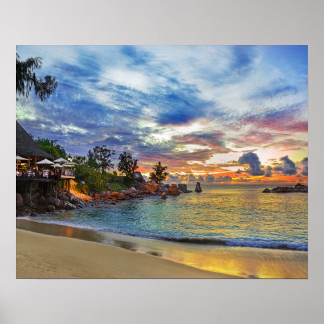 Poster Cafe On Tropical Beach At Sunset (Devant)