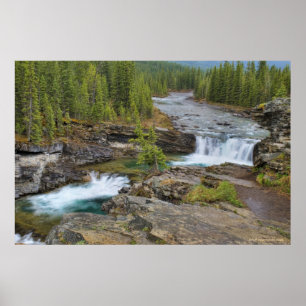 Poster Cascade dans les montagnes rocheuses canadiennes