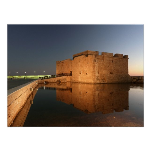 Poster Château de Paphos et réflexions au coucher du sole (Devant)