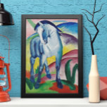 Poster Cheval bleu de Franz Marc, Art Vintage<br><div class="desc">Blue Horse (1911) de Franz Marc. Un portrait d'animal d'art vintage, expressionniste, avec un animal de ferme. Un beau cheval bleu dans un champ. À propos de l'artiste : Franz Marc (1880-1916) était un peintre expressionniste allemand, l'un des personnages clés du mouvement expressionniste allemand et un membre fondateur de Der...</div>