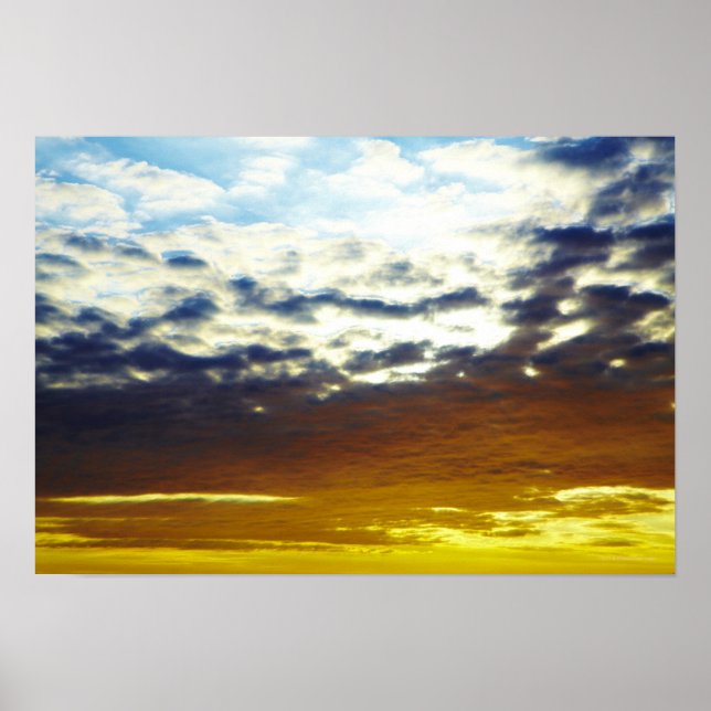 Poster Coucher de soleil Moody bleu jaune avec nuages (Devant)