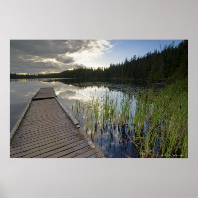 Poster Coucher De Soleil Sur Un Petit Lac (Devant)