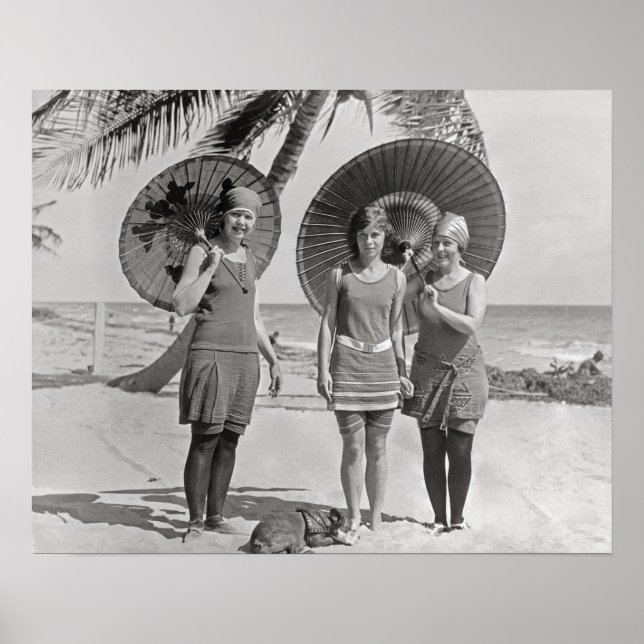 Poster Dames à la plage, 1920. Photo ancienne (Devant)