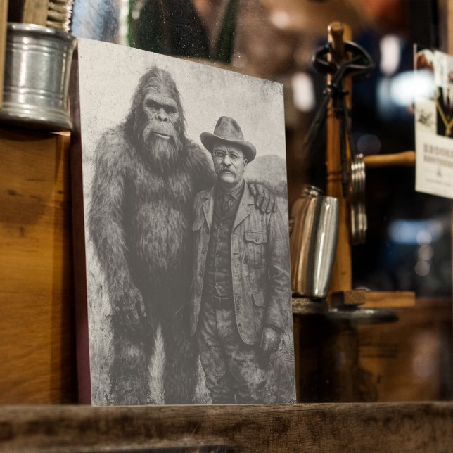 Poster D'Art Mur Bigfoot Et Teddy Roosevelt (Imagine Bigfoot and Teddy Roosevelt hanging out! Teddy even wrote about a trapper's Bigfoot sighting)