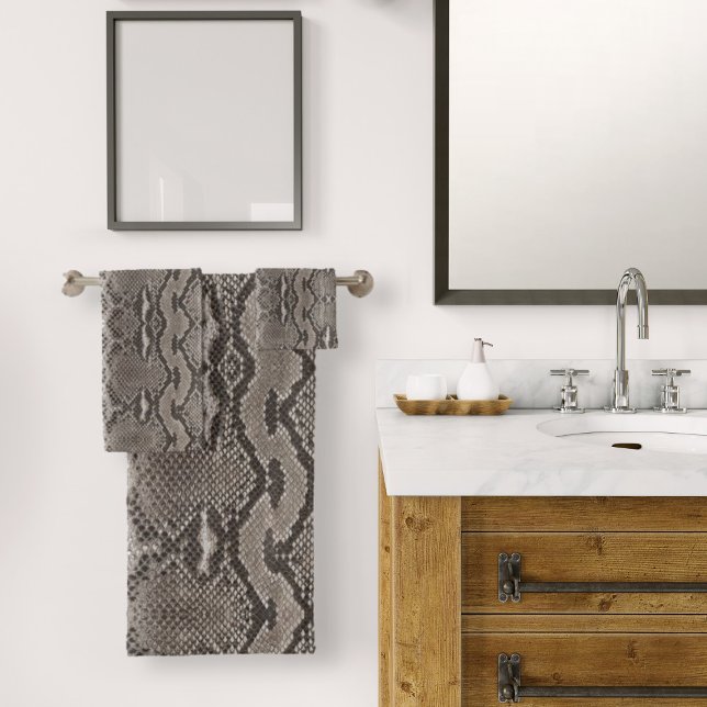 Poster de animal Python Snake Skin (Python Snakeskin Print Bath Towel Set by Looly Elzayat)