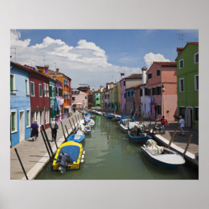 Poster Des maisons colorées le long du canal sur l'île 