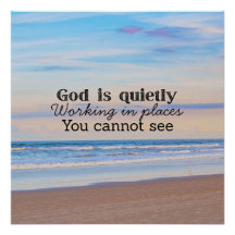 Dieu travaille la typographie chrétienne Biblique