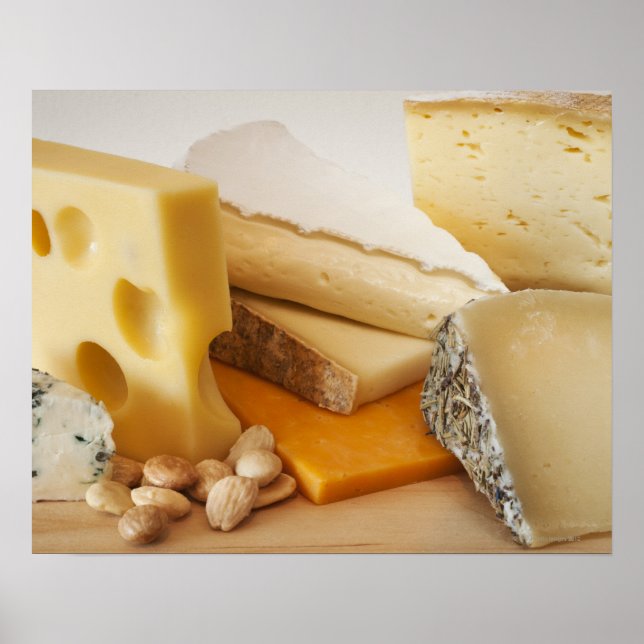 Poster Différents fromages sur planche à découper (Devant)