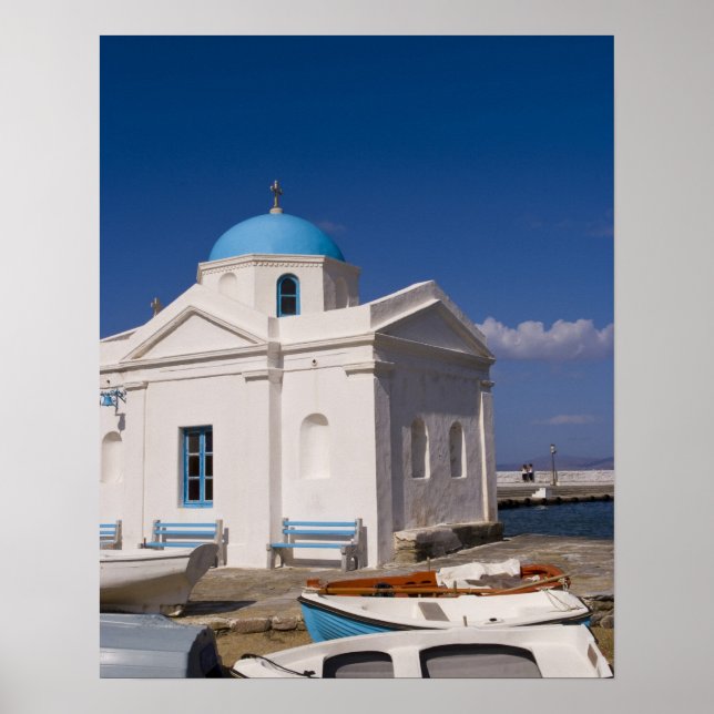 Poster Église blanche sur la plage près de la mer Égée su (Devant)