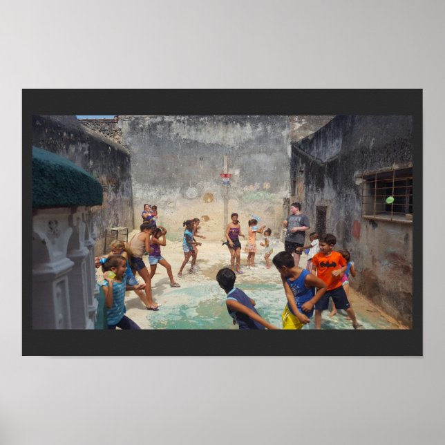 Poster Enfants cubains avec ballons d'eau (Devant)