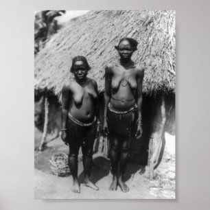 Poster Femmes de Nubian se tenant devant la hutte