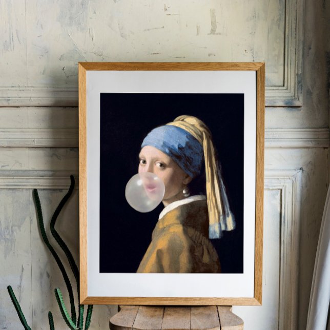 Poster Fille au collier de perles soufflant un chewing-gu (Créateur téléchargé)