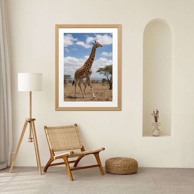 Poster Girafe majestueuse marchant à travers la savane af (Créateur téléchargé)