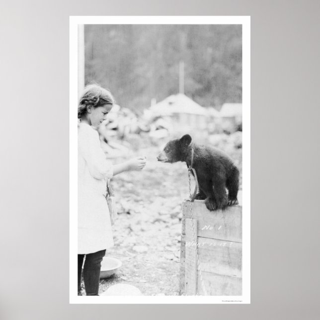 Poster Girl & Bear Seward, Alaska 1912 (Devant)