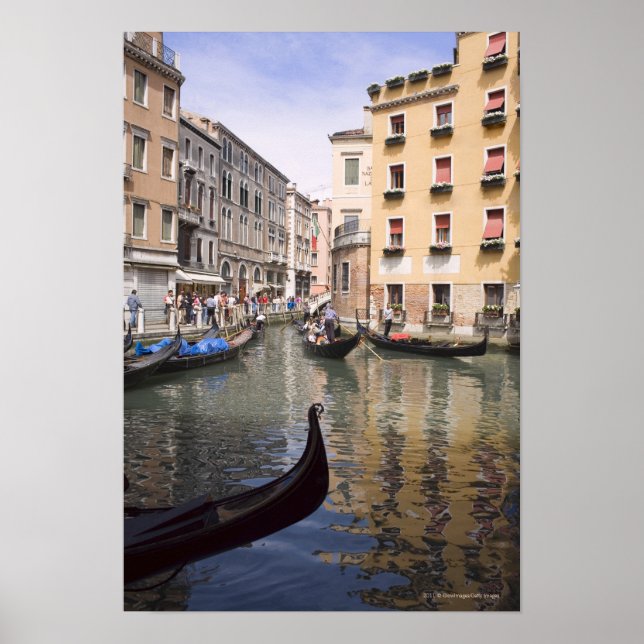 Poster Gondolas dans un canal, Venise, Italie (Devant)