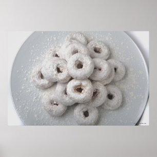 Poster Gros plan de beignets en poudre dans une assiette