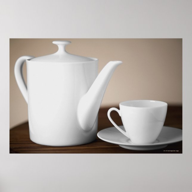 Poster Gros plan d'une tasse et d'une soucoupe avec bouil (Devant)
