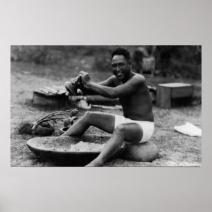 Poster Hawaii - Un homme qui bat Taro pour faire Poi