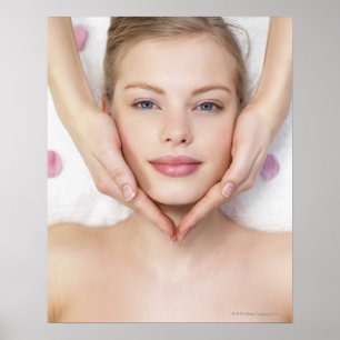 Poster Jeune femme obtenant le massage