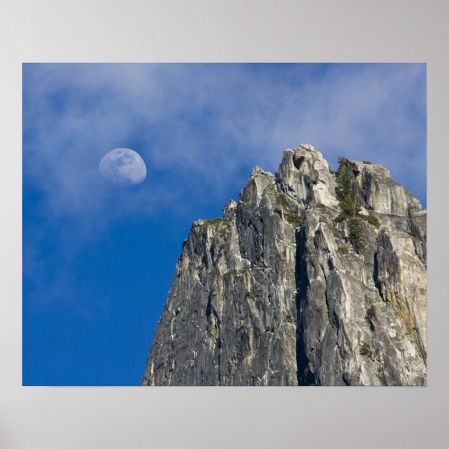 Poster La lune se lève et brille à travers les nuages (Devant)