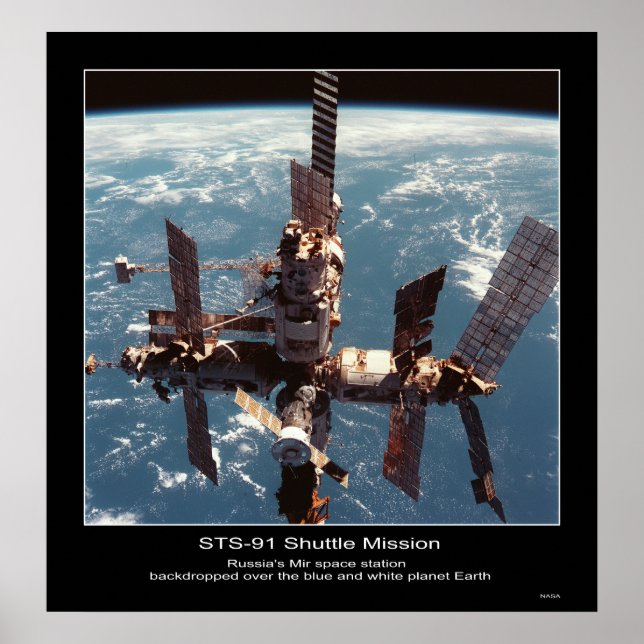Poster La Station spatiale russe Mir au-dessus de pl... - (Devant)