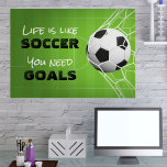 Poster La vie est comme le football<br><div class="desc">Affiche motivationnelle sur le football avec les mots "La vie est comme le football, vous avez besoin de BUTS." Poster montre un but de football avec le ballon dans le prochain contre un arrière - plan d'un terrain de football. Personnalisez-le en cliquant sur l'onglet PERSONNALISER pour ajouter du texte. Communiquez...</div>