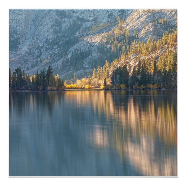 Poster Lac paisible avec lumière et ombre (Devant)