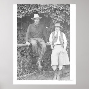 Poster Larry Larom et une femme posent.