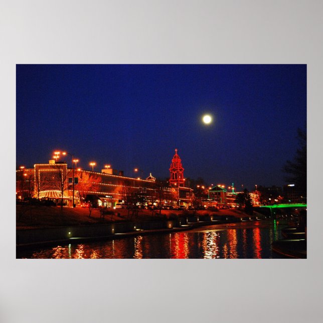 Poster Le Kansas City Plaza s'illumine sous une Pleine lu (Devant)