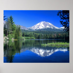 Poster Le mont Lassen s'élève au-dessus du lac Manzanita