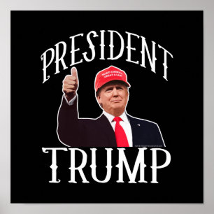 Poster Le président Donald Trump, Casquette rouge, lève l