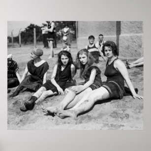 Poster Les filles à la plage, début des années 1900