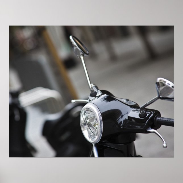 Poster Madrid, scooter noir Vespa (Devant)