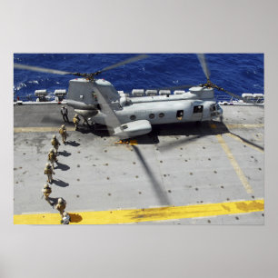 Poster Marines embarquent un hélicoptère CH-46E Sea Knigh