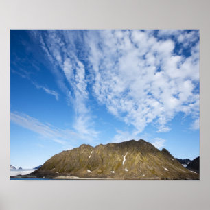 Poster Norvège, Svalbard, Nuages au-dessus de falaises ab