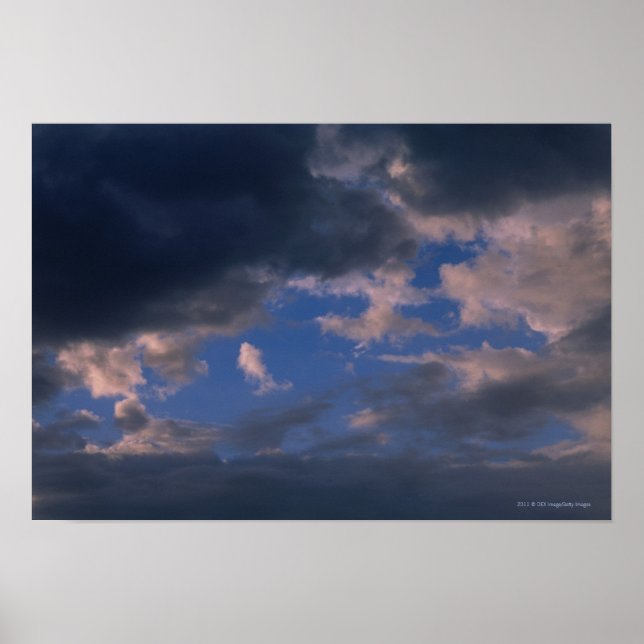 Poster Nuages de tempête contre ciel bleu (Devant)