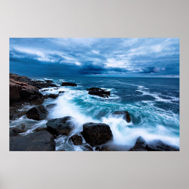 Poster - Ocean Waves Crashing on Rocky Shore (Devant)